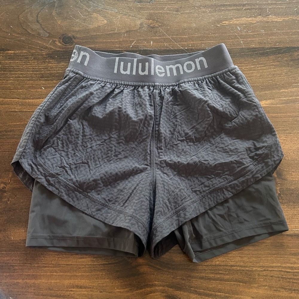 Lululemon Logo Waistband High Rise Training Black Athletic Shorts Size 6 Layered - Picture 5 of 8